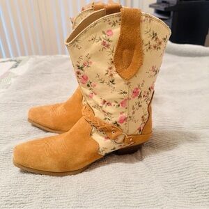 Floral Patterned Tan Heeled Boots